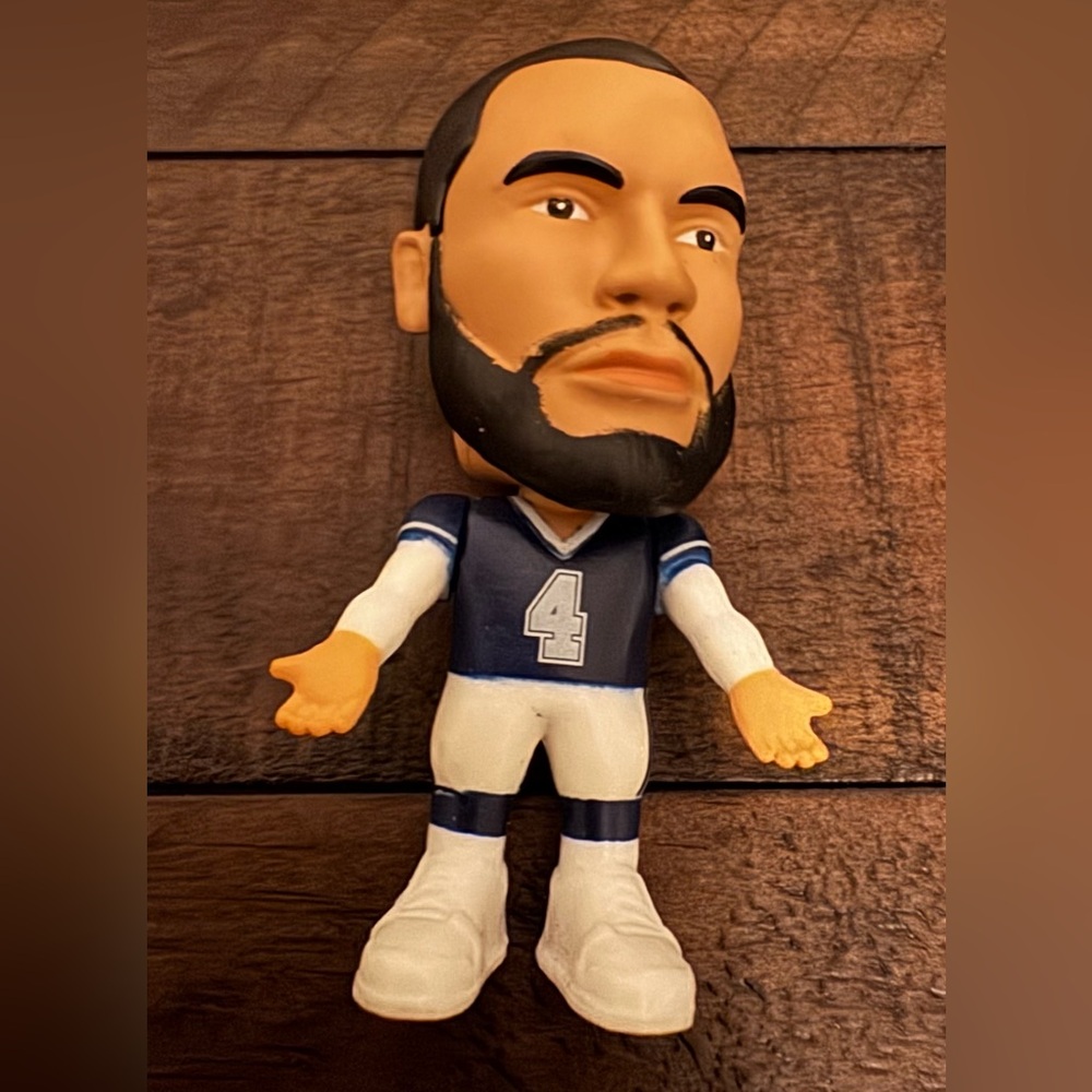 🏈 2022 Smols NFL Superstars - Dallas Cowboys Dak Prescott #4 Sports Figurine